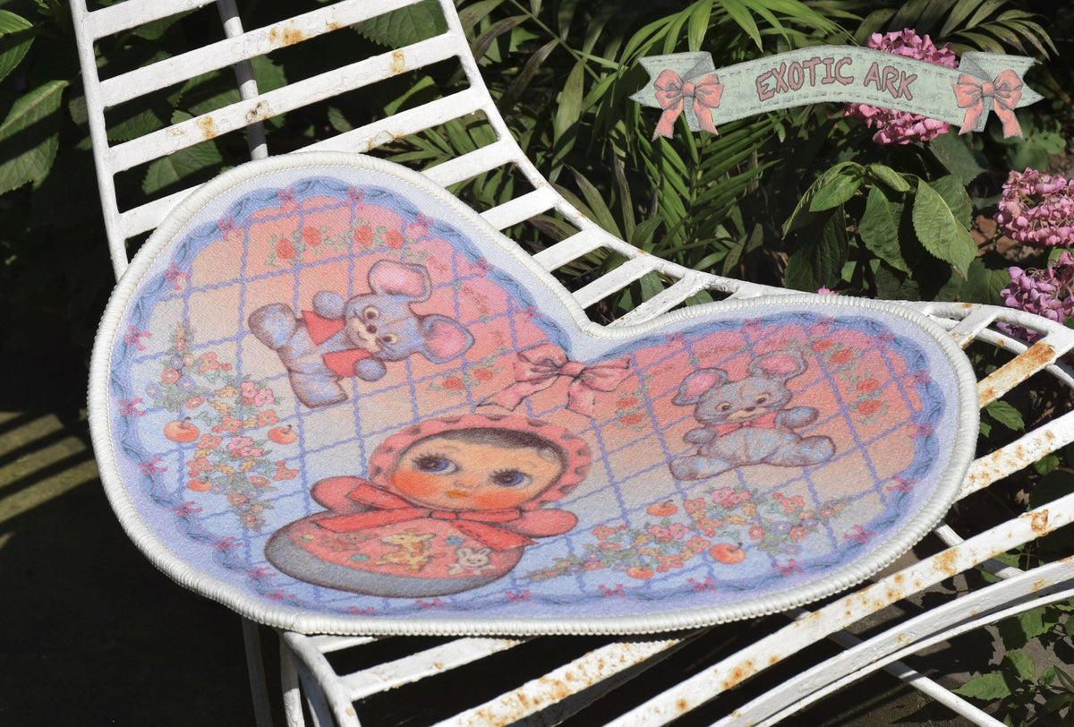 EXOTIC ARK Heart Rug, view 7