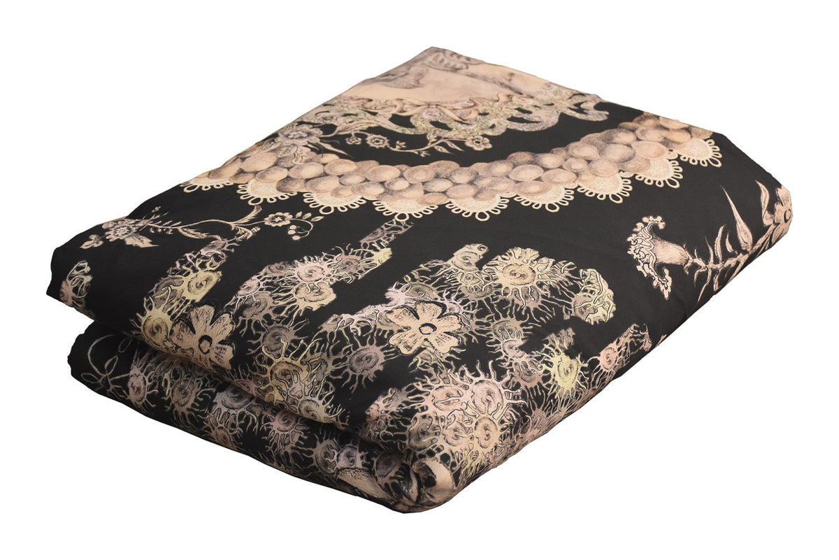 WHISPERING STONES Summer Quilt in Black
