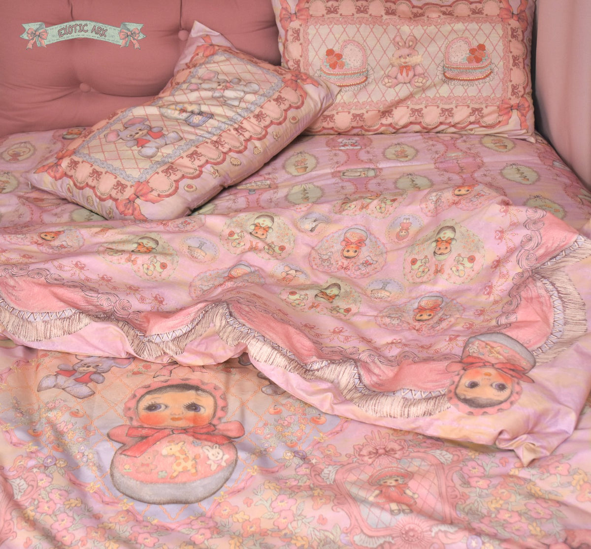 EXOTIC ARK Bedding Set in Pink, view 3