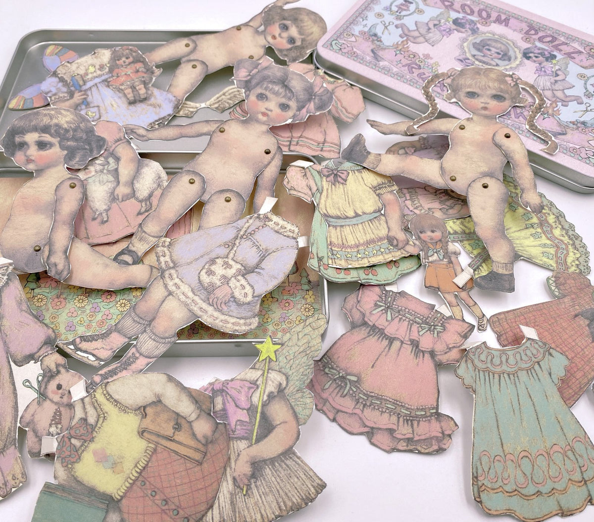 ROOM DOLL Paper Doll Dress-Up Tin Toy 1.0, view 5